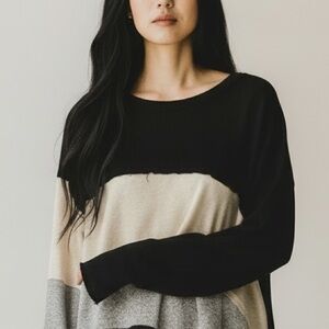 Three Bird Nest Black Colorblock lightweight top Top in size small